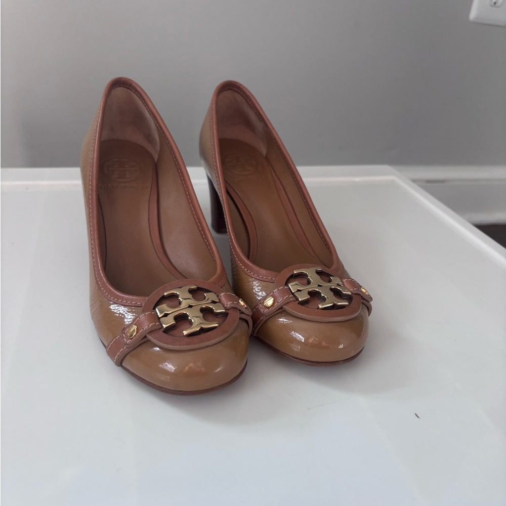 Tory Burch Janey, tan patent leather pump, block heel